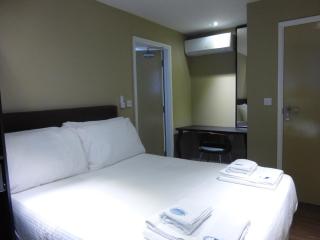 Dreams Hotel - Barking - 7