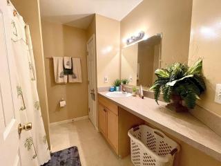 3 Bed, 2 Bath, House on Canal - Boat Well Included - Chesterfield - 9