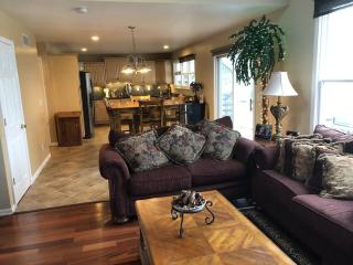 3 Bed, 2 Bath, House on Canal - Boat Well Included - Chesterfield - 1