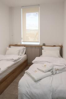 President Lux Apartment - Pale - 6