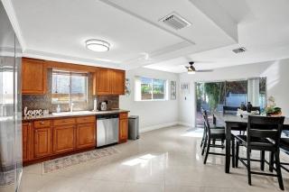 By Hard Rock Guitar Hotel casino 7 min walk - Dania Beach - 8