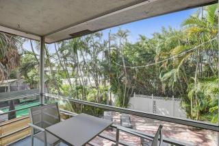 By Hard Rock Guitar Hotel casino 7 min walk - Dania Beach - 5