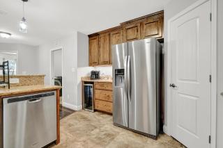 Nice 4-Bedroom home 15 mins from the beach - 3