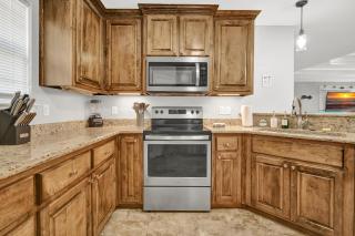 Nice 4-Bedroom home 15 mins from the beach - 1