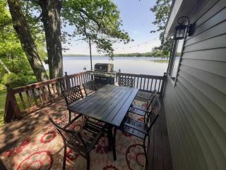 Sunrise Views Cabin with King Bed, Bar & Game Room - - 0