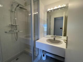 Bel appartement en front de mer avec balcon, parking et équipements modernes - FR-1-361-327 - Granville - 8