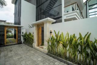 Night Lights - 3BR Villa with Rooftop near Canggu - 1