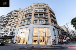 Seafront 4BR APT with mesmerising Balcony & VIEWS by 360 Estates - Sliema - 5