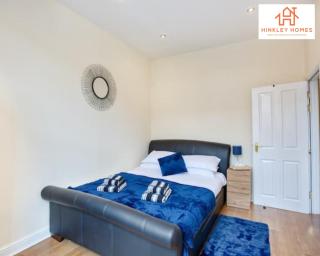 Immaculate City Centre - HPC links - 5 - Parking By Hinkley Homes Short Lets & Serviced Accommodation - 4
