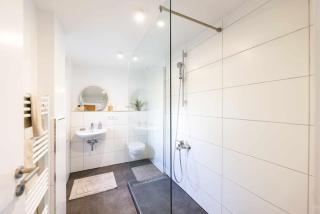 DA02 Chic & Spacious Apartment - Balcony & Terrace - 6