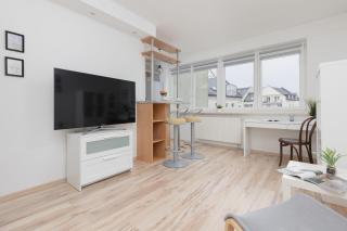 Metro Kabaty Lovely Studio Apartment by Noclegi Renters - Warsaw - 8