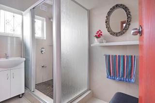 25 Jacaranda Lodge & Backpackers - Pinetown - 1