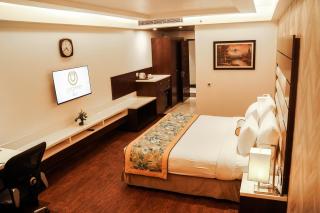 Utopian Luxe - 5