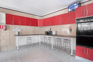 25 Jacaranda Lodge & Backpackers - Pinetown - 0