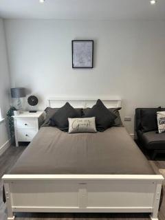 Harrystoke 1 bedroom studio, free parking & Garden - Bristol - 1