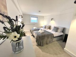 Fantastic convenient 2 Bedroom 2 bathroom Perfect for Stansted Airport, 2 minute walk to Bishops Stortford Train Station! - Bishop's Stortford - 7