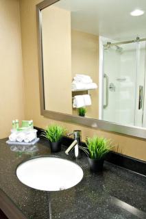 Holiday Inn Express Pembroke by IHG - Pembroke - 7