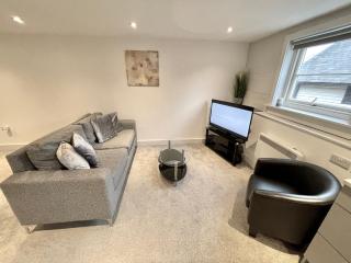 Fantastic convenient 2 Bedroom 2 bathroom Perfect for Stansted Airport, 2 minute walk to Bishops Stortford Train Station! - Bishops Stortford - 3