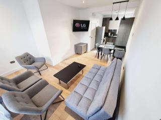 LMK, 2 Bedroom Apartment, with Roof Terrace, Free parking, EV Charger, Great Location. - Belfast - 9
