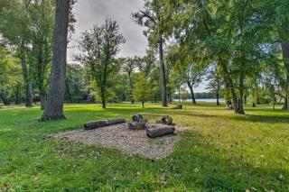 Cozy Riverfront Getaway Fishing On-Site! - Lacon - 9
