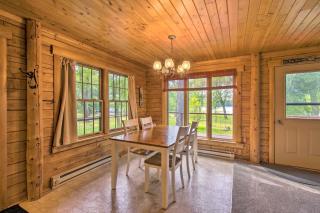 Cozy Riverfront Getaway Fishing On-Site! - Lacon - 4