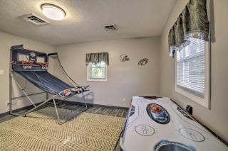 Near Mines and Meadows Spacious Home with Game Room - Beaver Falls - 8