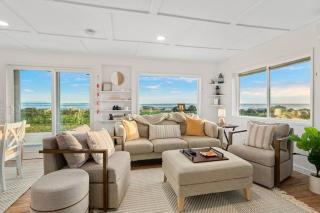 Cozy Coastal Getaway • Panoramic Ocean Views - Tokeland - 6