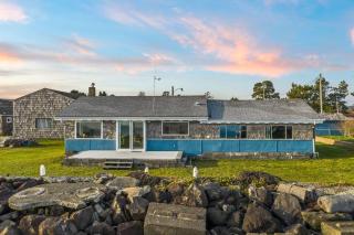 Cozy Coastal Getaway • Panoramic Ocean Views - Tokeland - 5