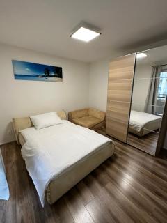 Spacious 3-Bedroom Apartment in the Historic Old Town Parking - 3