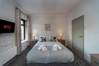 5 Bed Home - Parking - Ideal for Contractors - 3