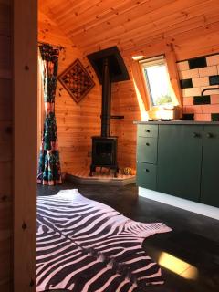 Coplow Glamping Pod & Hot Tub - - 3