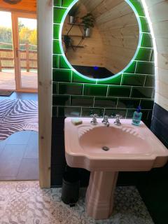 Coplow Glamping Pod & Hot Tub - - 2