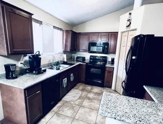 Master king suite, Phoenix gem! - 4