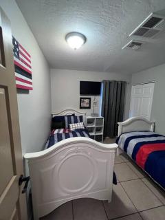 Master king suite, Phoenix gem! - 1