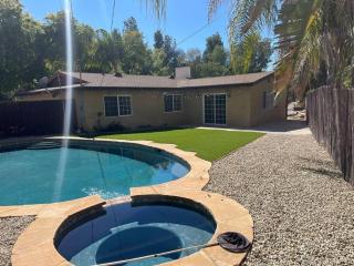 Woodland Hills 3 bedroom w/ pool and spa - 8