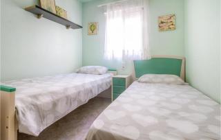 Amazing Apartment In Santa Pola - 8