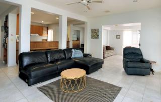 Royle Palms unit 3 - Bargara - 4
