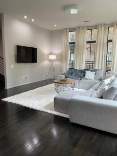 Lux Atlanta Home with Arcade room - 3