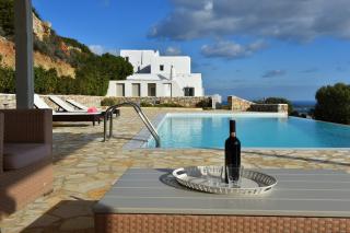 Villa Acqua · Gorgeous pool villa, stunning sea views, helipad! - Parasporos - 3