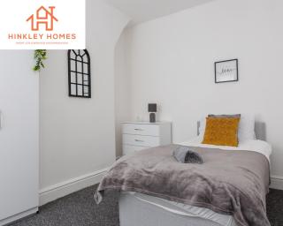 Newly renovated 4bed - Free parking - City Links By Hinkley Homes Short Lets & Serviced Accommodation - Liverpool - 3