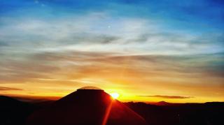 Yourte ,volcans,randonnées,lacs,quiétude - 0