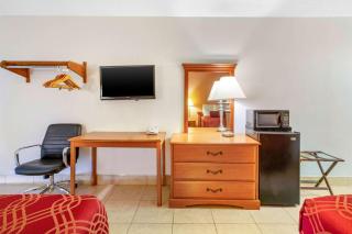 Econo Lodge North - North Fort Myers - 5