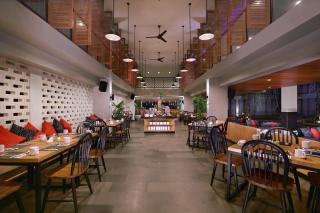 Hotel NEO+ Kuta Legian by ASTON - Legian - 8