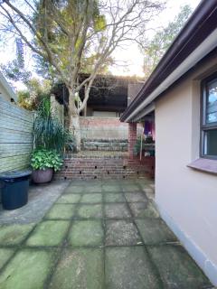 Comfortable Spacious Garden Cottage - 9