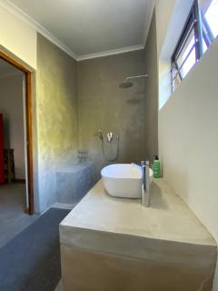 Comfortable Spacious Garden Cottage - 7