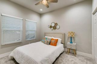 NEW 4 BDRM Home off St Mary’s Mins To Pearl/River! - San Antonio - 3