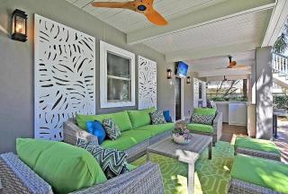 Backyard Oasis- Steps 2 Beach, Private Pool & Bar, Sleeps 16, 7 Bedrooms 5 and a half bathrooms "The Lucky Penny" - 2