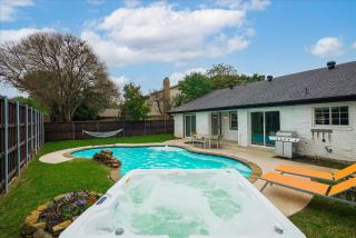 Perfect Getaway Home w Pool Jacuzzi Cinema Room - Richardson - 9