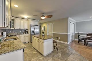 Spacious Wildwood Townhome with Covered Balcony - Wildwood - 3