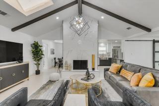 Modern and Spacious Dallas Getaway w Private POOL - Dallas - 3